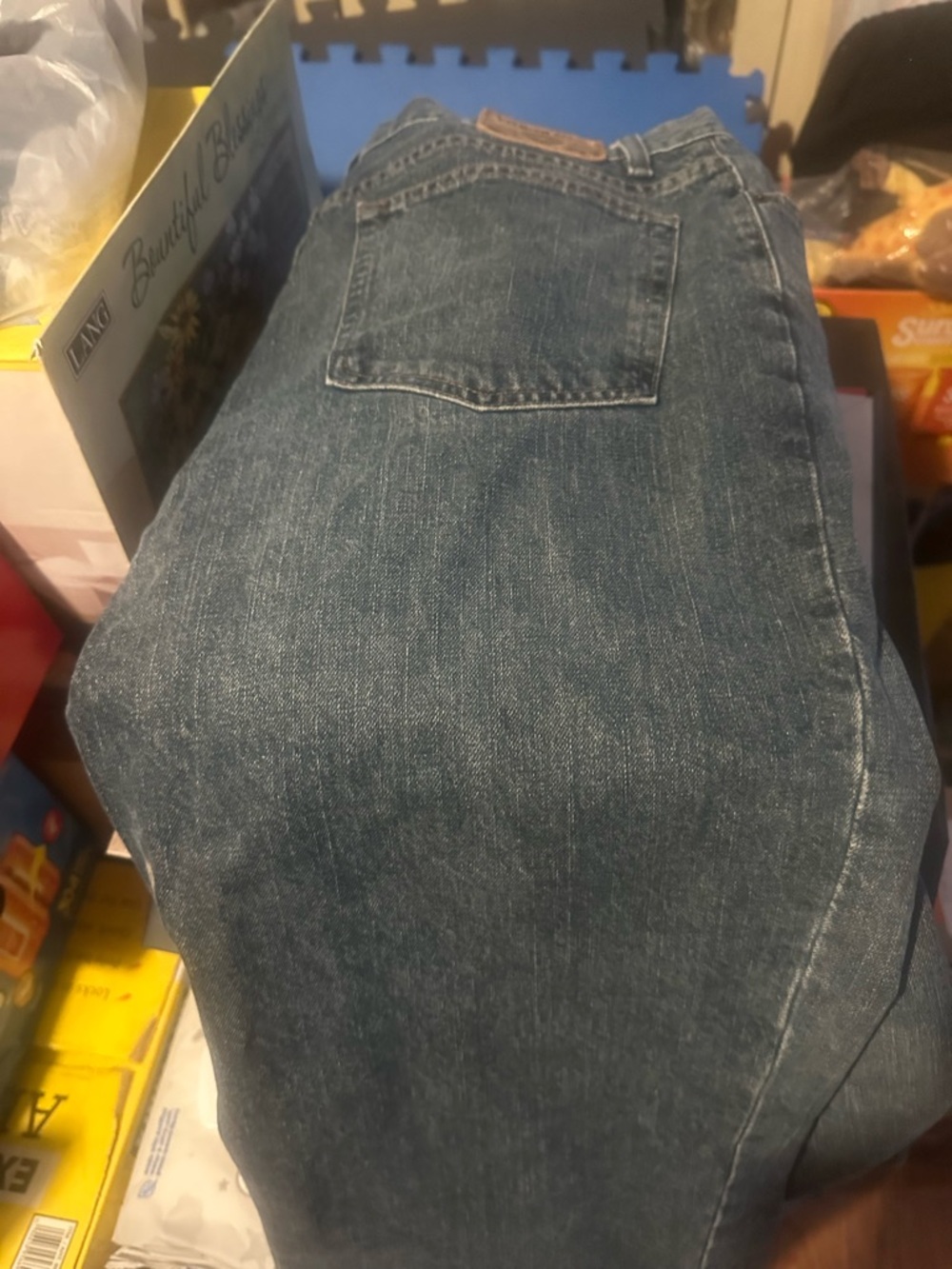 Mens Eddie Bauer Relaxed Jeans in Dark Blue Wash - Picture 2 of 4